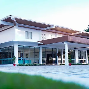 Ark And Convention Centre Hotel